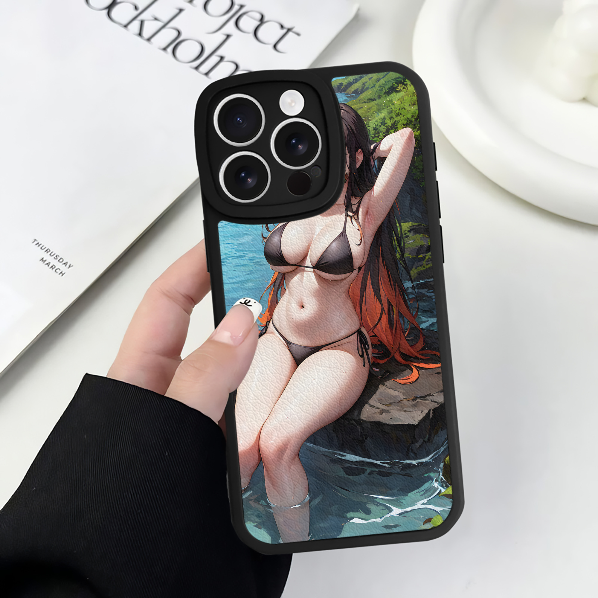 （画像用） 鬼滅の刃（きめつのやいば）竈門 禰󠄀豆子／かまど ねずこ Kamado Nezuko 【iPhone 16シリーズ対応】シリコンスマホケース（レザー調） 材質：シリコン
